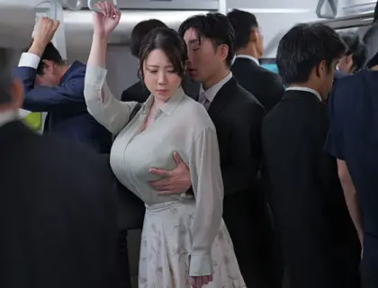 Cô gái ngực bự say xỉn trên chuyến tàu đông đúc
